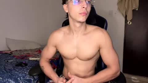 Snapshot of harry_p01 chatting on 10.08.25 harry_p01 online show from 10.08.25