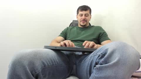 Snapshot of harrydaviss chatting on 12.21.24 alpha online show from 12.21.24