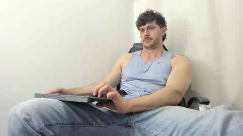 Snapshot of harrydaviss chatting on 10.28.25 alpha online show from 10.28.25