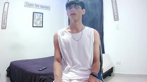 Snapshot of harrythomson1 chatting on 11.13.25 harry thomson online show from 11.13.25