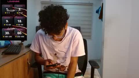 Snapshot of harrytwink18 chatting on 09.15.25 HARRY online show from 09.15.25