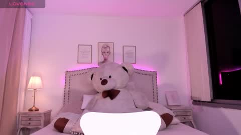 Snapshot of haru__kii chatting on 11.19.25 haru online show from 11.19.25