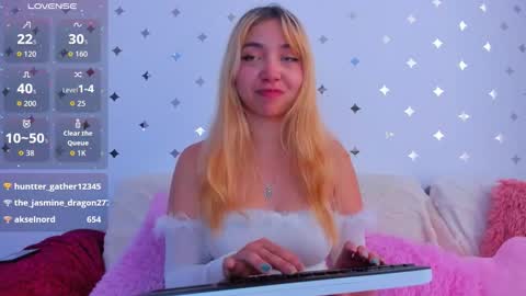 Sophia Blossom online show from 10.22.25