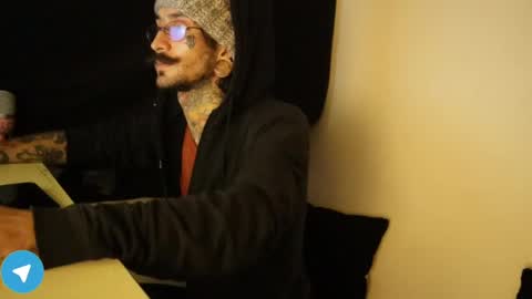 More content   2   online show from 01.24.25