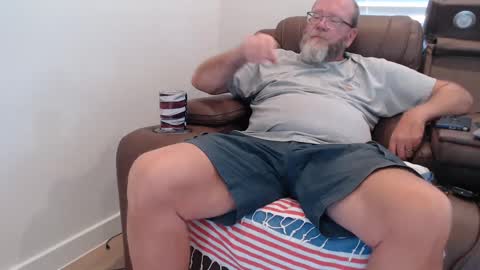 Snapshot of havebeardwilltravel3250 chatting on 09.24.25 havebeardwilltravel3250 online show from 09.24.25