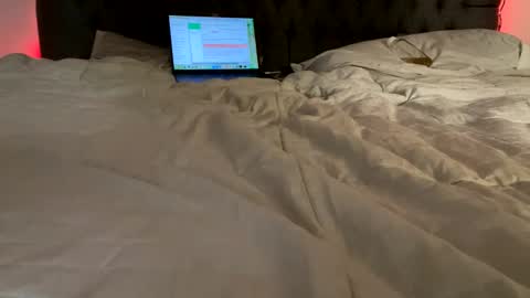 Snapshot of hawt_ass_milf chatting on 02.28.25 Amber - or vip online show from 02.28.25