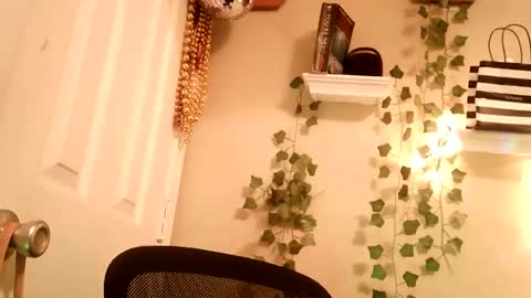 hawtchoc37 online show from 11.21.25