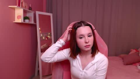 Snapshot of haya_harareet chatting on 02.11.26 Mia online show from 02.11.26