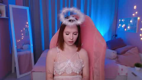 Snapshot of haya_harareet chatting on 02.19.26 Mia online show from 02.19.26