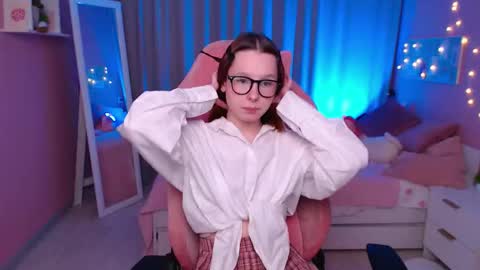 Snapshot of haya_harareet chatting on 02.22.26 Mia online show from 02.22.26