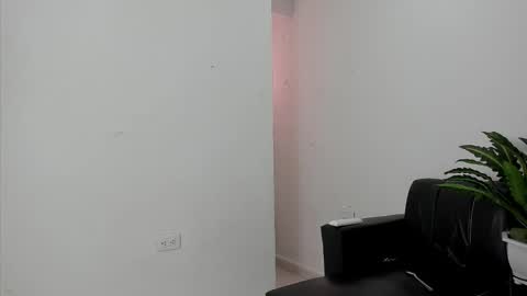 hazel_slim_ online show from 02.20.26