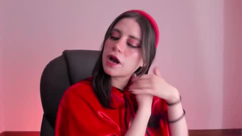 Snapshot of hazelkush00 chatting on 10.17.25 HazelKush online show from 10.17.25