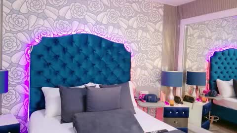 Snapshot of hazelmoret chatting on 02.18.26 HazelMoret online show from 02.18.26