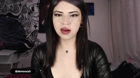 HEATHER DEMONZX   Please help me to reach 100 thumbs up online show from 01.22.25