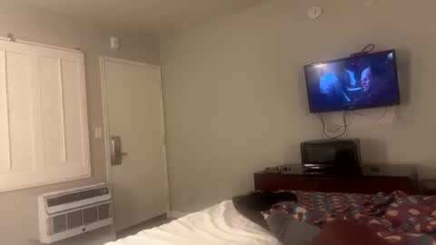 Snapshot of heavandwilly chatting on 11.05.25 heavandwilly online show from 11.05.25