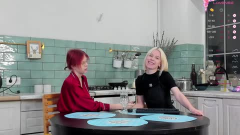 Our names are Anette and Alice online show from 12.01.24