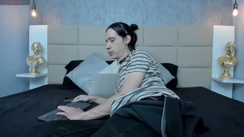 Snapshot of hecate1_ chatting on 04.30.26 Keira Hecate online show from 04.30.26