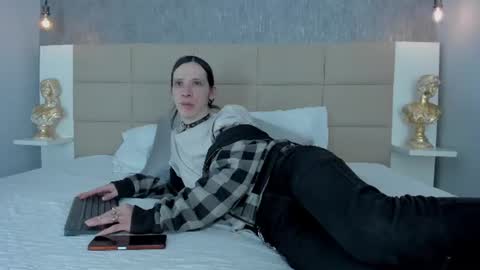 Snapshot of hecate1_ chatting on 07.18.26 Keira Hecate online show from 07.18.26