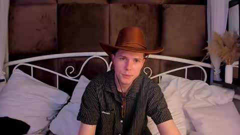 Snapshot of hector_spector chatting on 10.18.25 Hector online show from 10.18.25