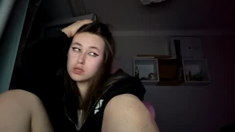 Snapshot of hedwigmondt chatting on 06.24.26 Molly online show from 06.24.26