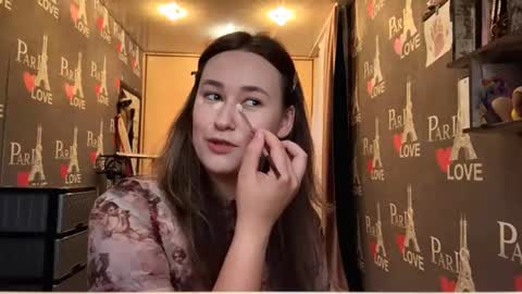 Snapshot of hedwigmondt chatting on 07.17.26 Molly online show from 07.17.26