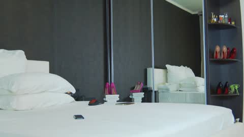 Snapshot of hefner_girl chatting on 12.25.24 Helen online show from 12.25.24