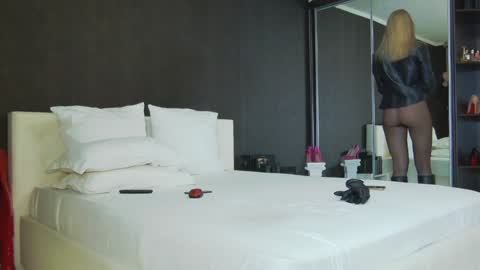 Snapshot of hefner_girl chatting on 12.29.24 Helen online show from 12.29.24