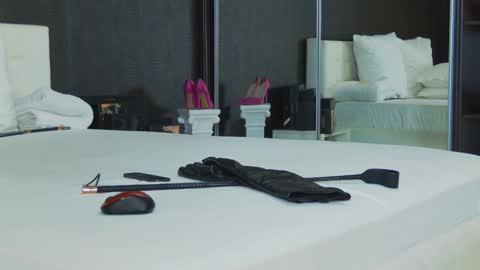 Snapshot of hefner_girl chatting on 01.11.25 Helen online show from 01.11.25