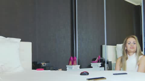 Snapshot of hefner_girl chatting on 02.02.25 Helen online show from 02.02.25