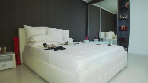 Snapshot of hefner_girl chatting on 02.07.25 Helen online show from 02.07.25