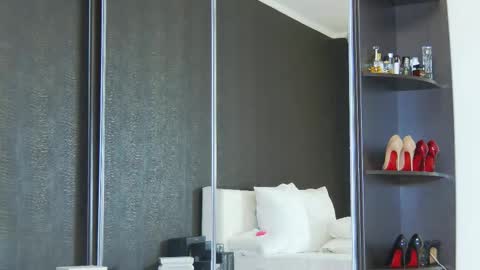 Snapshot of hefner_girl chatting on 02.14.25 Helen online show from 02.14.25