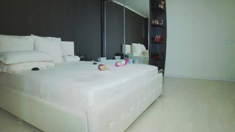 Snapshot of hefner_girl chatting on 02.24.25 Helen online show from 02.24.25