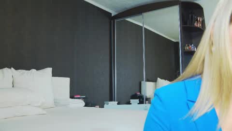 Snapshot of hefner_girl chatting on 02.25.25 Helen online show from 02.25.25