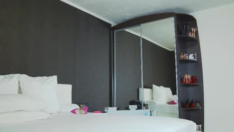 Snapshot of hefner_girl chatting on 03.02.25 Helen online show from 03.02.25