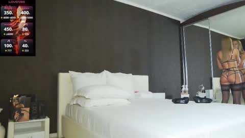 Snapshot of hefner_girl chatting on 09.16.25 Helen online show from 09.16.25