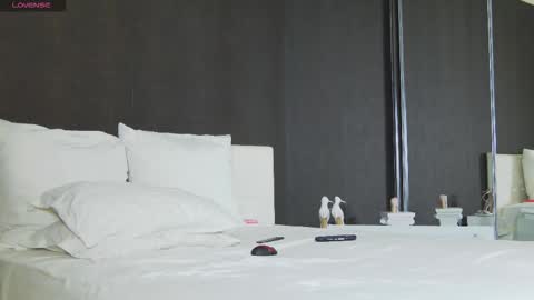 Snapshot of hefner_girl chatting on 10.15.25 Helen online show from 10.15.25