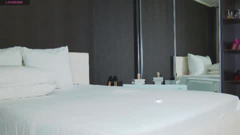 Snapshot of hefner_girl chatting on 10.20.25 Helen online show from 10.20.25