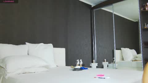 Snapshot of hefner_girl chatting on 10.22.25 Helen online show from 10.22.25