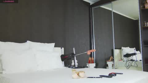 Helen online show from 11.21.25