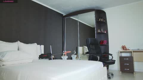 Helen online show from 03.21.26