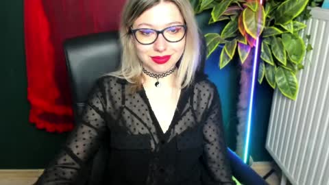 Snapshot of heidi_pleasure chatting on 05.12.26 Heidi online show from 05.12.26