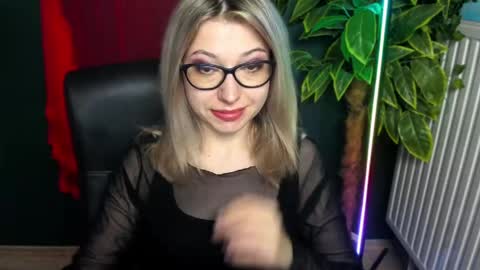 Snapshot of heidi_pleasure chatting on 05.28.26 Heidi online show from 05.28.26