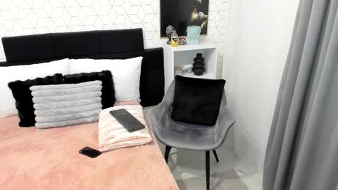 Snapshot of heidixcutie chatting on 02.17.25 Heidi online show from 02.17.25