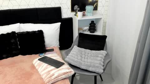 Snapshot of heidixcutie chatting on 02.18.25 Heidi online show from 02.18.25