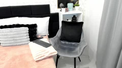 Snapshot of heidixcutie chatting on 02.20.25 Heidi online show from 02.20.25