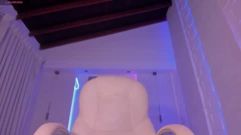 Snapshot of heidy_jhons chatting on 10.29.25 Heidy online show from 10.29.25