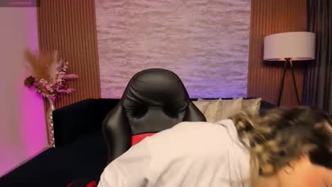 Snapshot of heidy_jhons chatting on 11.04.25 Heidy online show from 11.04.25