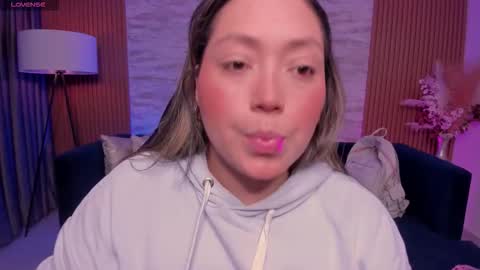 Snapshot of heidy_jhons chatting on 11.05.25 Heidy online show from 11.05.25