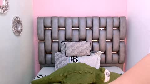 Snapshot of heidy_wells chatting on 01.18.25 Heidy online show from 01.18.25