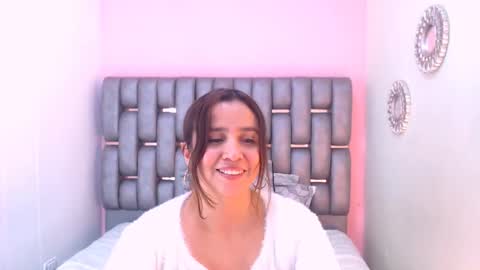 Snapshot of heidy_wells chatting on 02.21.25 Heidy online show from 02.21.25